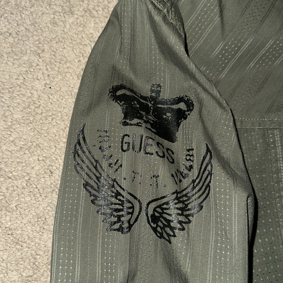 Men’s large Guess button up shirt. - Picture 3 of 7